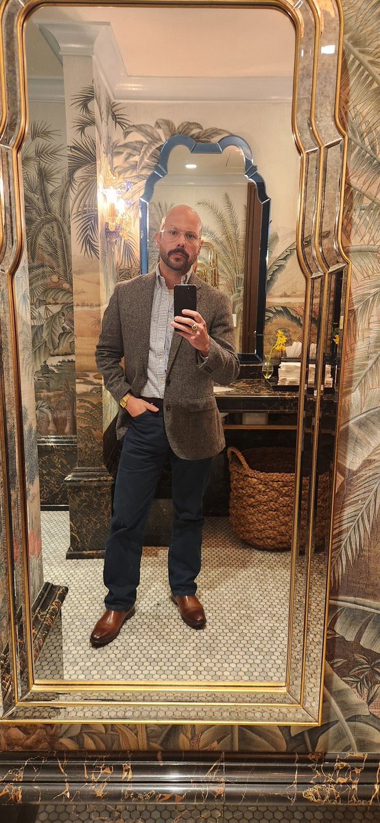 FeralPHunter's tweet photo. “Hey chatgpt dress me up in the traditional costume of the country i look like im from”

Hmm sure why not https://t.co/HlG0cqcwUa