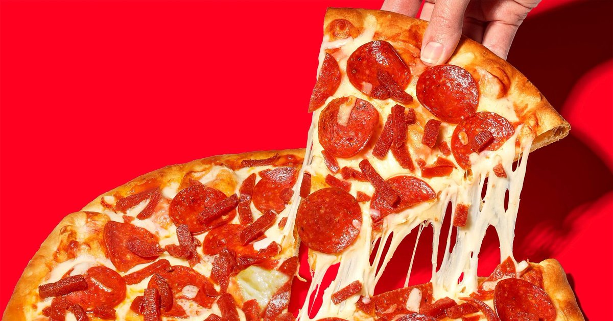 RB_magazine's tweet photo. Could 7-Eleven’s upgraded crust add more pressure to the QSR pizza category? dlvr.it/TVpGhc #ConsumerTrends Read more ⬇️ https://t.co/eHpVZ4kIVc