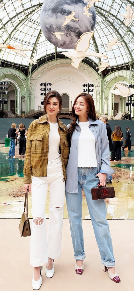 MinchaKOI's tweet photo. ชอบชั้นก็บอก อย่ามาทำทรงกึง ท่าน สส. //ความในใจหมิว555555665

#CHANELSS27xLenaMiu #MiuNatsha @miunatshaa #LalinaLena @lena_lorena #CHANELSpringSummer #CHANEL #PFW @CHANEL https://t.co/98txRG2Mhp