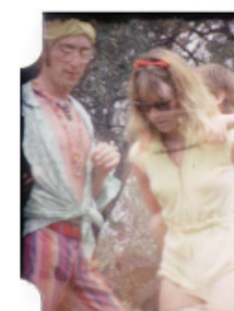 leticiaayangalt's tweet photo. john lennon se vestindo como um gay contemporâneo https://t.co/2bjnUS8fC1