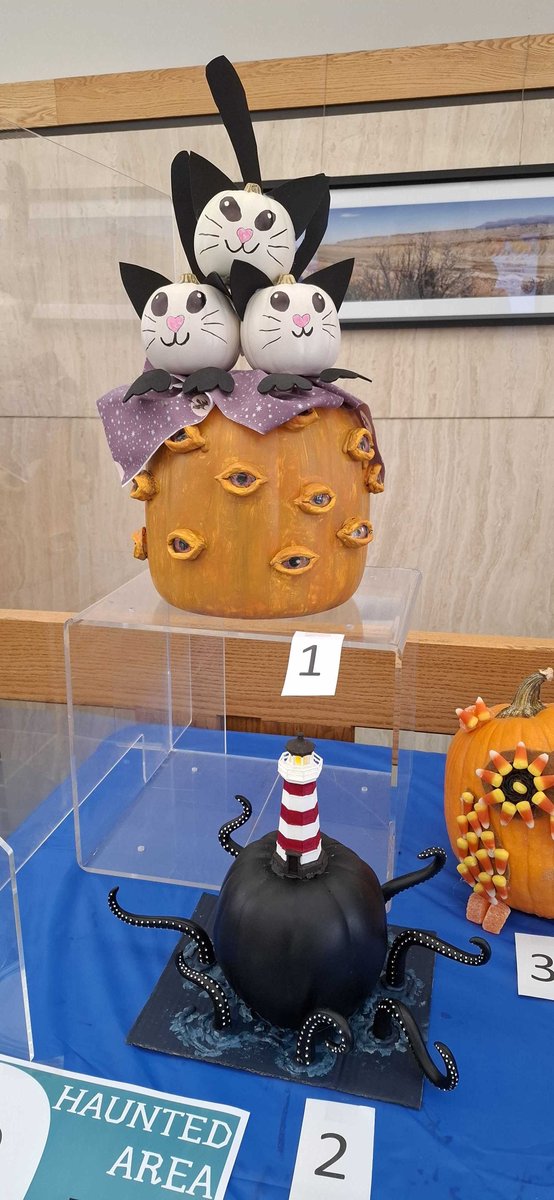 _CountyLibrary's tweet photo. 🎃 Last chance to vote on our annual Staff Pumpkin Decorating Contest at Whitmore... Everyone at #TheCountyLibrary is ready for its most important part: your votes! 👀👏

Stop by Whitmore and check out this year’s impressive pumpkins. Patrons can vote until Friday, October 23. 🏆 https://t.co/v59SdFlsSv