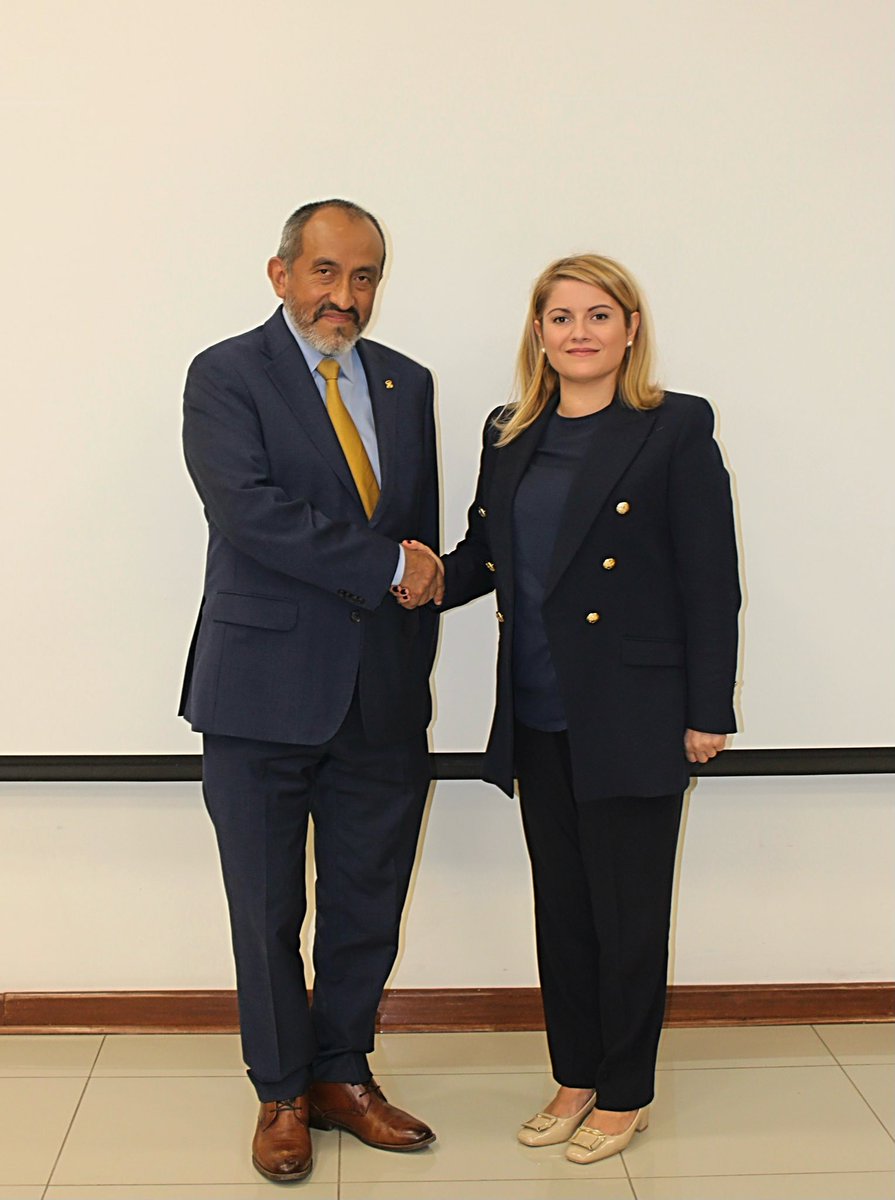 tripodimaria's tweet photo. Nell’ambito della Missione imprenditoriale in Perù, con il VM alla difesa Eufracio León, abbiamo approfondito le opportunità di partnership e cooperazione industriale 🇮🇹🇵🇪,alla presenza dei rappresentanti italiani delle aziende di settore.
#DiplomaziaDellaCrescita https://t.co/baVMpmtNjd