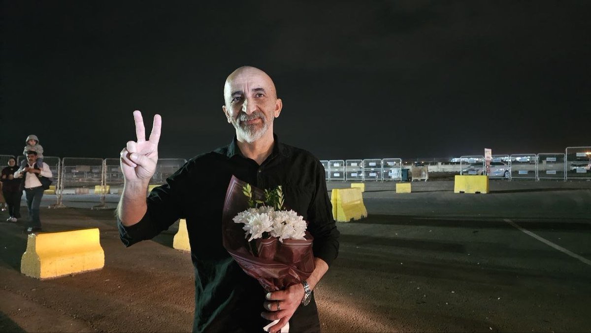 espresmi's tweet photo. NATO Zirvesi öncesi tutsak edilen yoldaşlarımız Fethiye Ok ve Soner Çiçek’i Diyarbakır Kapalı Hapishanesi önünde karşıladık. 

Hoş geldiniz yoldaşlar! 💐 https://t.co/UJKwUU9BUl