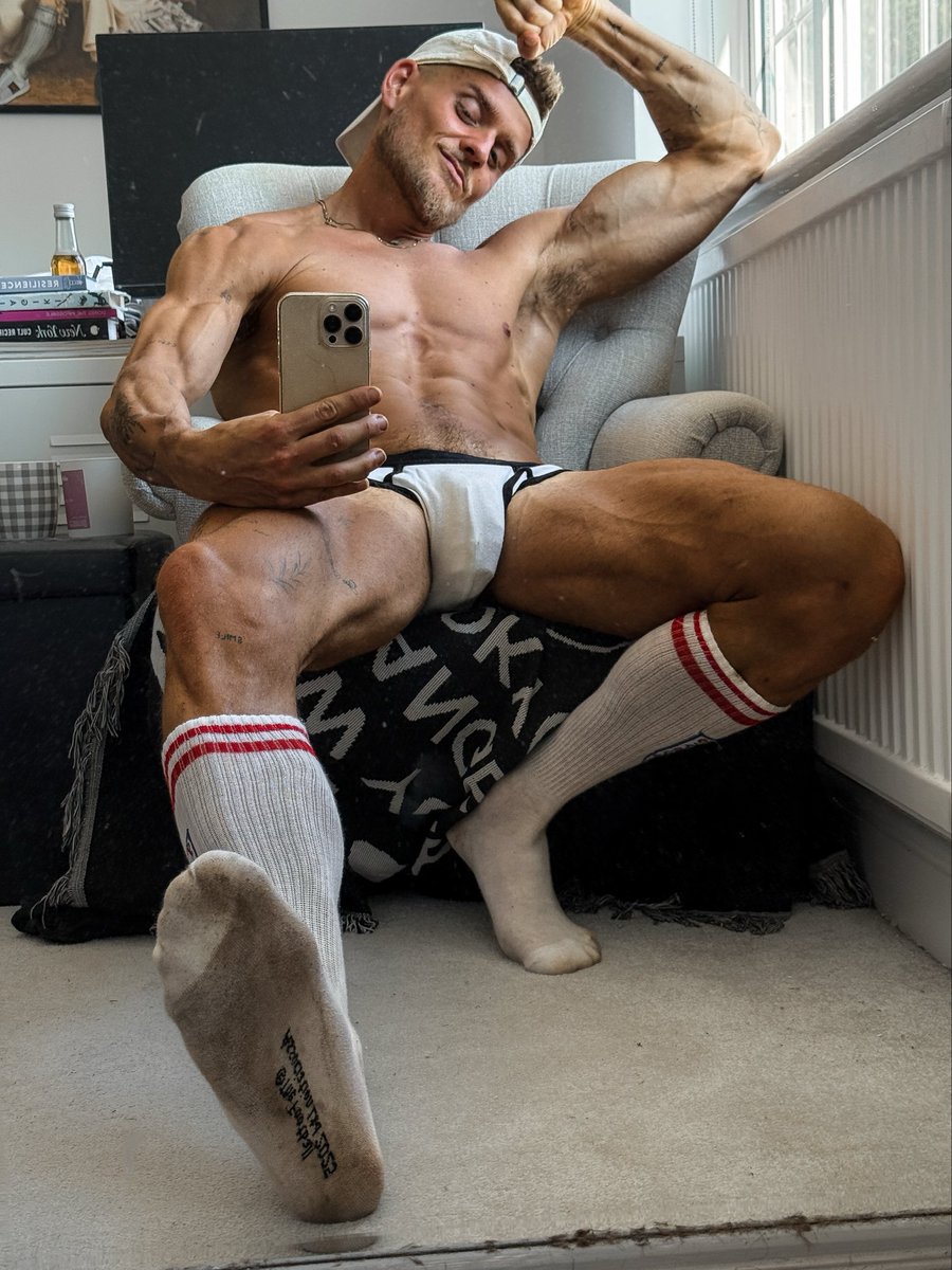 AlphaWill12's tweet photo. Kiss the feet that own you 🙇‍♂️🧦 https://t.co/NNODSIYfJQ