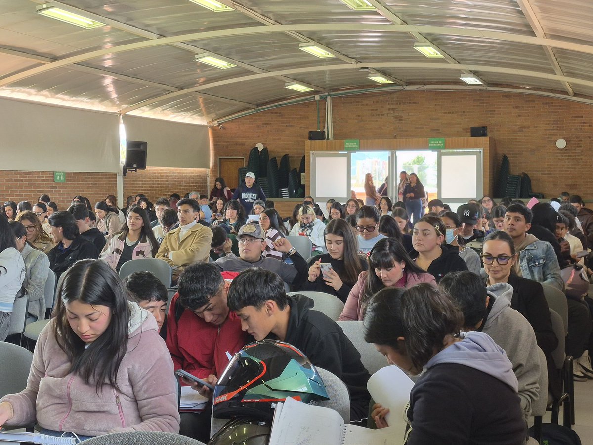 UNIAGRARIA's tweet photo. 🔬🤖
UNIAGRARIA reunió a estudiantes, docentes e investigadores en el IX Congreso Internacional, XIII Congreso Institucional y XIII Encuentro Interno de Semilleros de Investigación, alrededor de la inteligencia artificial, la ciencia y el desarrollo regional. https://t.co/qgxvhuQN3e