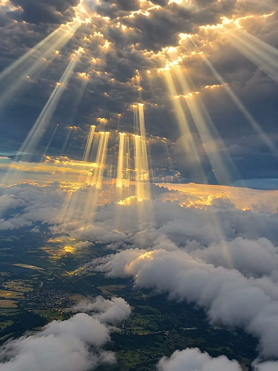 TheFigen_'s tweet photo. The most incredible sky. https://t.co/p06SjeuYuN