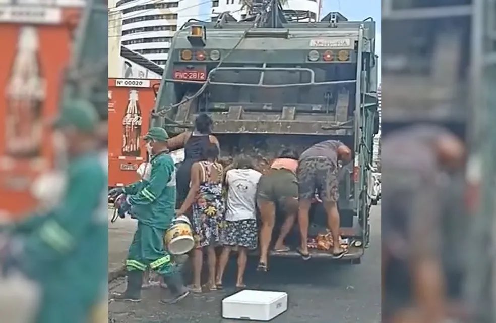 Don_Papasito's tweet photo. As pessoas esqueceram as humilhações que passaram no governo Bolsonaro. Isso é muito triste! https://t.co/Mt7Y05wCzK