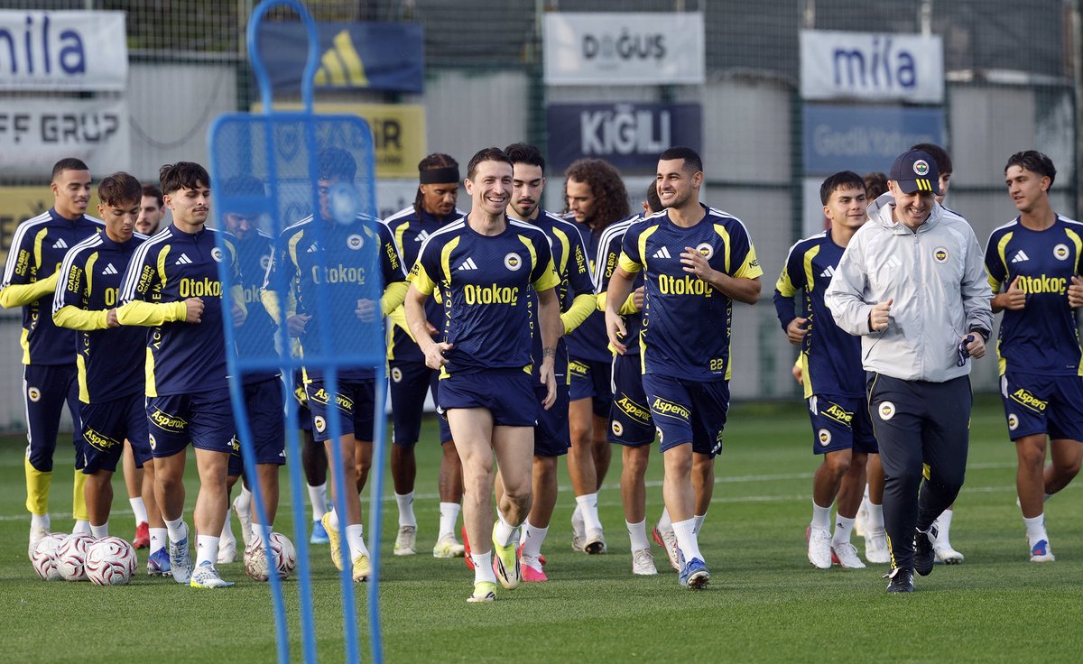 Fenerbahce's tweet photo. 📸 Ç. Rizespor maçı hazırlıklarımıza devam ediyoruz. 

#RİZvFB https://t.co/wGXE28O8pv