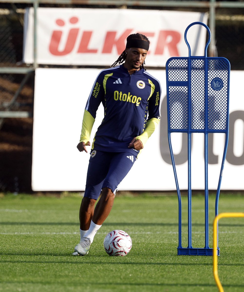 Fenerbahce's tweet photo. 📸 Ç. Rizespor maçı hazırlıklarımıza devam ediyoruz. 

#RİZvFB https://t.co/wGXE28O8pv