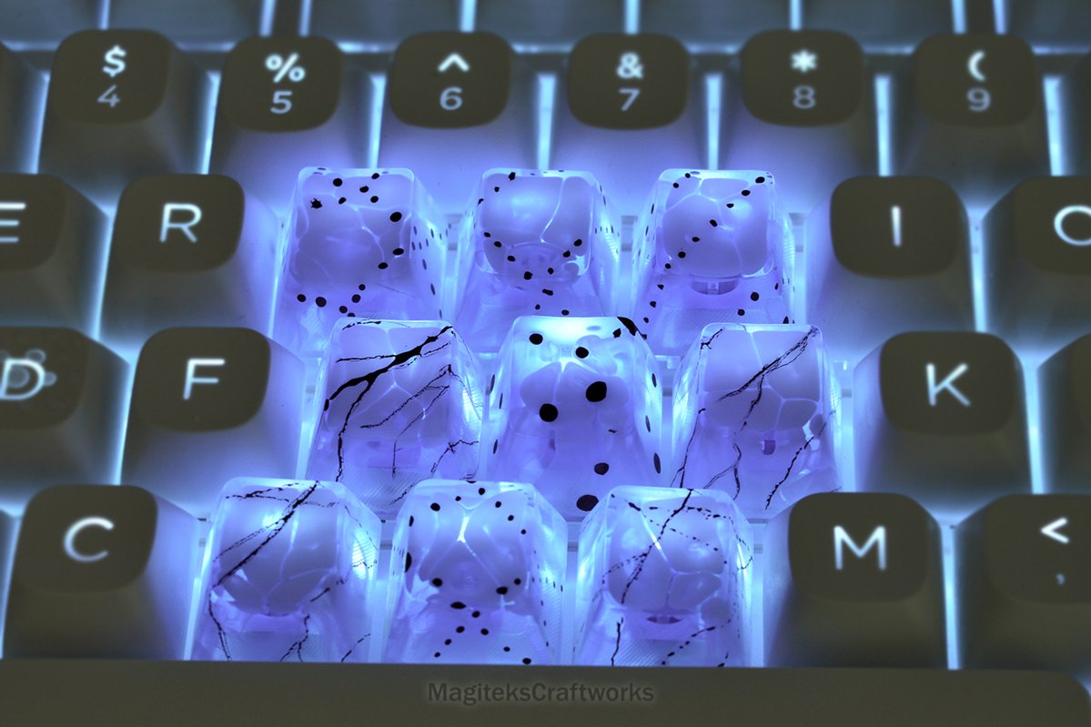 Magitek__Knight's tweet photo. Today's keycaps -Purple Haze~ OEM and Cherry Row 4 ⭐https://t.co/EsCiPZTaTk  
----------------
[ #art #keycap #keycaps #keyboards #crafts #resinart #OEMkeycaps #cherrykeycaps #Magitekart ] https://t.co/JwNd15H9MY