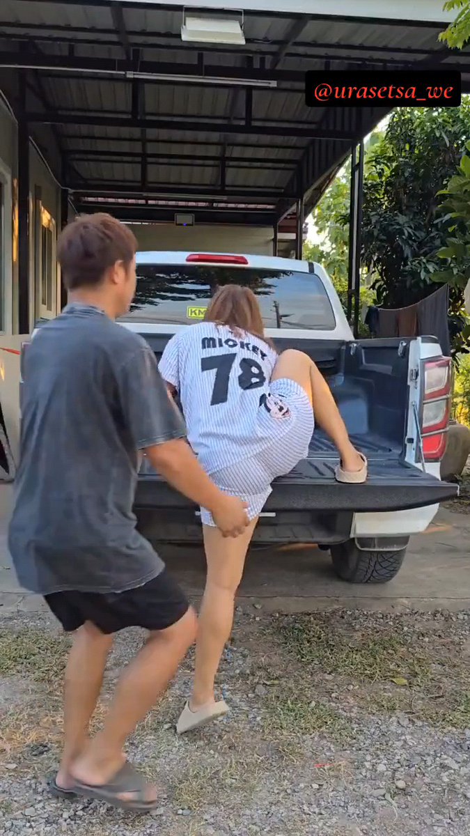 A young man walks behind a young woman who is wearing a 'MICKEY 78' oversized baseball jersey and getting into the back of a pickup truck, with the text '@urasetsa_wc' in the corner.
