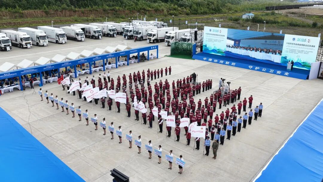 jenniferzeng97's tweet photo. 🥸 Is history repeating itself?

On September 18, 2019, Wuhan Customs held an emergency drill on the “novel coronavirus” at Wuhan Tianhe International Airport (See my post below on Feb 18, 2020). Not long afterward, the “novel coronavirus” swept the world as a pandemic.

From August 24 to 27, 2026, the 2026 China–Russia Joint Emergency Drill on Cross-Border Infectious Disease Outbreaks was held in Fuyuan City. Chen Lei, Deputy Director-General of the Emergency Response Department of China’s National Administration of Disease Control and Prevention, attended and delivered concluding remarks. Also present and speaking were Fang Qingwei, Deputy Director of the Heilongjiang Provincial Health Commission, First-Level Inspector, and Director of the provincial disease control bureau; He Dahai, member of the Standing Committee of the Jiamusi Municipal Party Committee and Party Secretary of Fuyuan City; and Sergei Balakhonov, Director of the Irkutsk Anti-Plague Research Institute under the Russian Federal Service for Surveillance on Consumer Rights Protection and Human Wellbeing.

And then came reports of a suspected pneumonic plague outbreak in Russia.

I hope this is pure coincidence. I hope history does not repeat itself.

More photos of this China–Russia joint emergency drill on cross-border infectious disease outbreaks are in the comments.