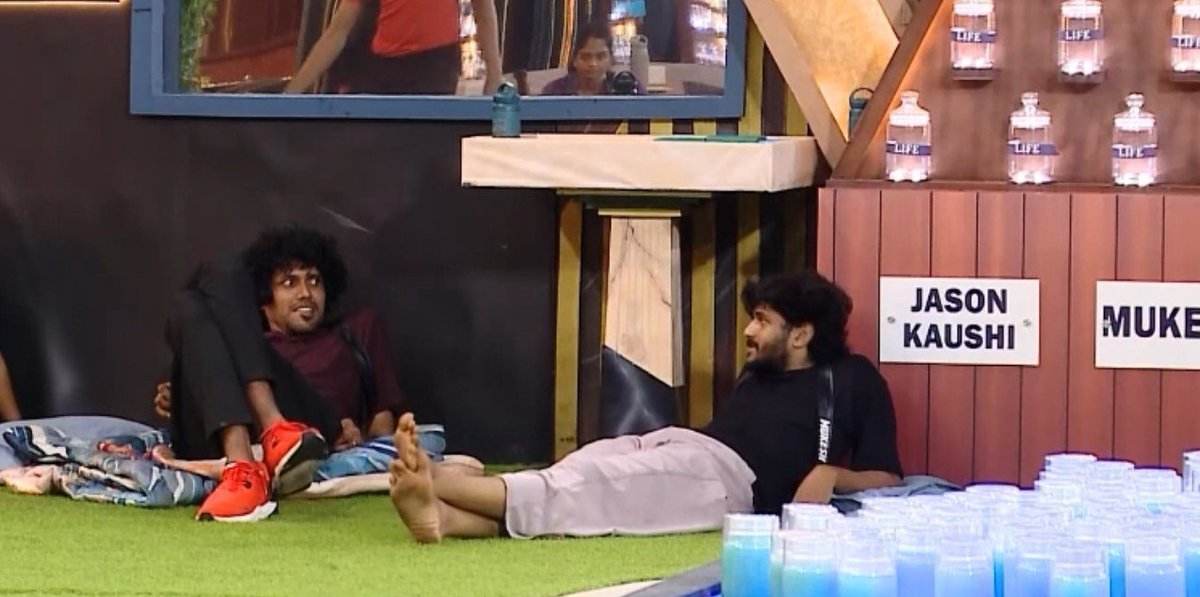 EmpteBoss's tweet photo. 2 Spineless guy's in this Bigg Boss house! 🤡💯

#BiggBossTamil10 #mukesh #Jason https://t.co/wi7UjTURqM