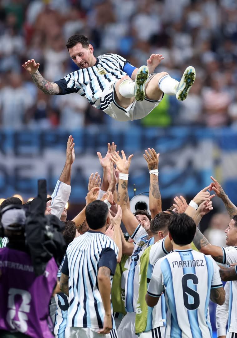 NUGWA84's tweet photo. 🩵🤍 Lionel Messi’s message: “The moment has arrived. I leave in peace, I gave it my all”.

“This shirt was my dream, my pride, and my life for years”.

“Thank you for loving me so much, thank you for support”.

“I will always carry you with me”. https://t.co/rKBIhVKFUu