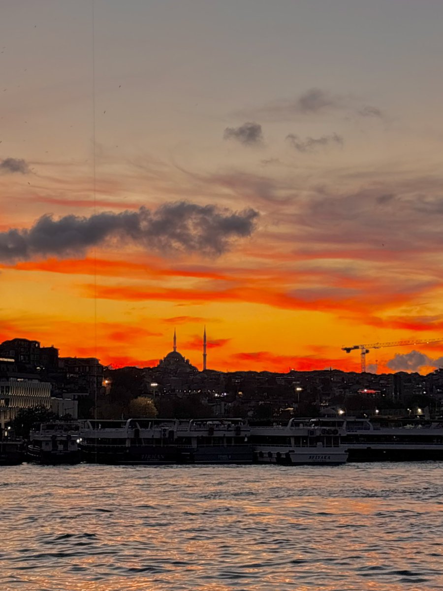 zeynepsareozkan's tweet photo. harika gün batımları başladı ✨ https://t.co/b5g0p0JT3s