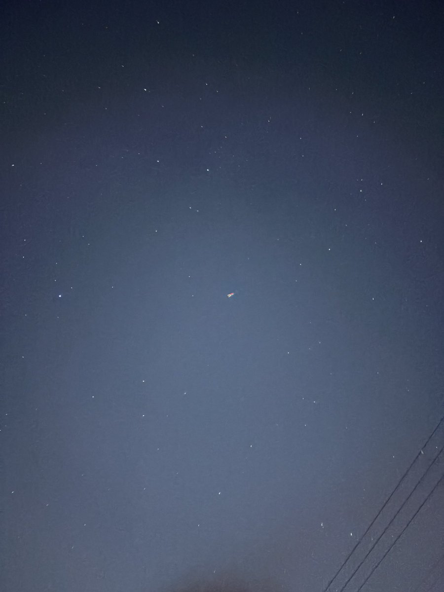 daisuke_dlite's tweet photo. 夜勤出勤する前に空みてたらエアバス飛んでたからフライトレーダーみたら福岡行きの2号機ちゃんだった😳 https://t.co/dsG3UiAdc2