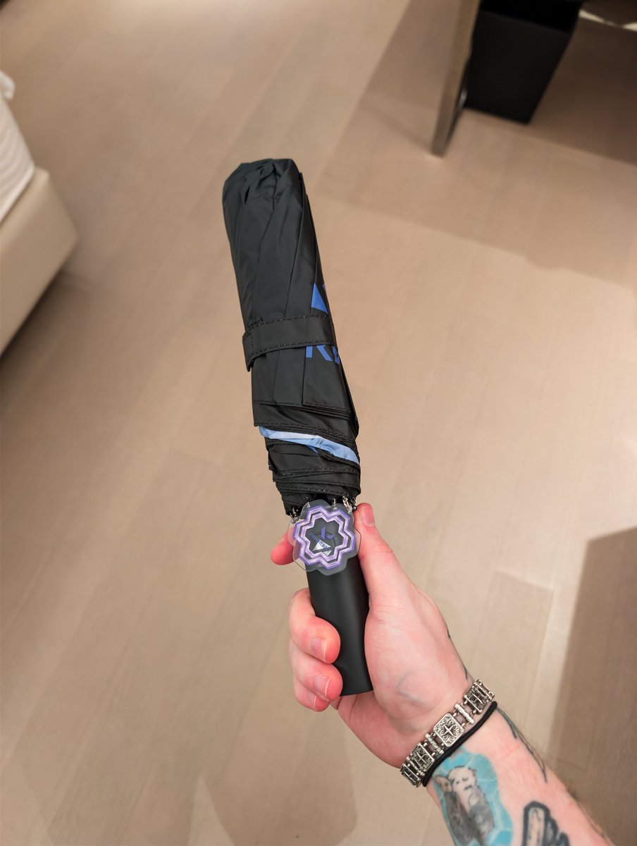Yehty_'s tweet photo. I got the ISO umbrella ☔ https://t.co/HBvTl1TG8Z