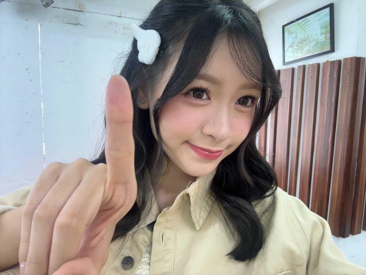 Lily_JKT48's tweet photo. Hey kamu kok blom bobo? Tidur cepet 😾 https://t.co/FZDXht3dG9