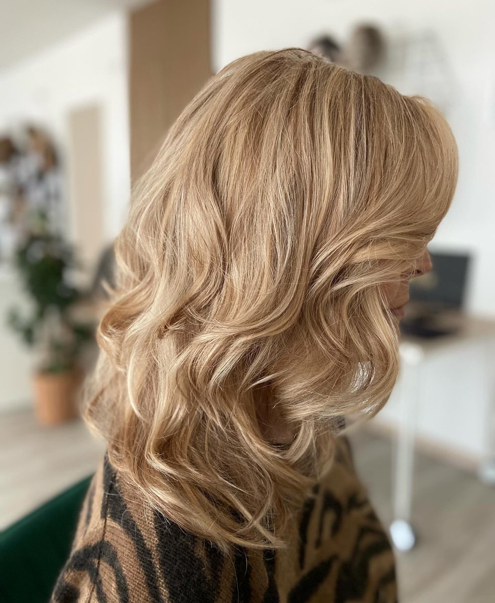 FolleaHair's tweet photo. “Lady’s Hair in Irish Cream 

After a thorough consultation &amp; trying on various wigs, this client decided on a FOLLEA wig.

The "Style" model ultimately won her over.

She had previously worn the "René" model.” - ‌@trendfriseur_haarscharf FOLLEA Retailer 

💕 #FolleaByDanielAlain https://t.co/MpPH79QCZj