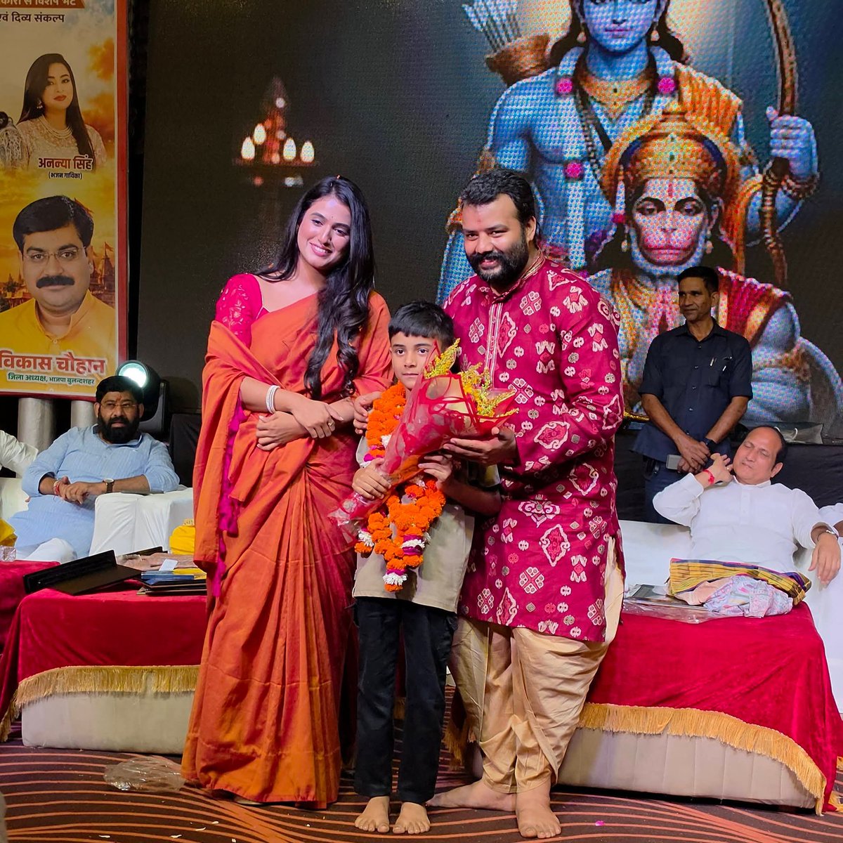 vikaschauhanbjp's tweet photo. आज जिला प्रदर्शनी में आर• एन• निकुंज हॉल में फिल्म हनुमान अंश की टीम के आगमन पर भजन संध्या का आयोजन किया व हनुमान चालीसा का पाठ किया......
#teamhanumanansh #shobhinawsatya #purnimatiwari #ananyasingh https://t.co/NZrxUTLNi2