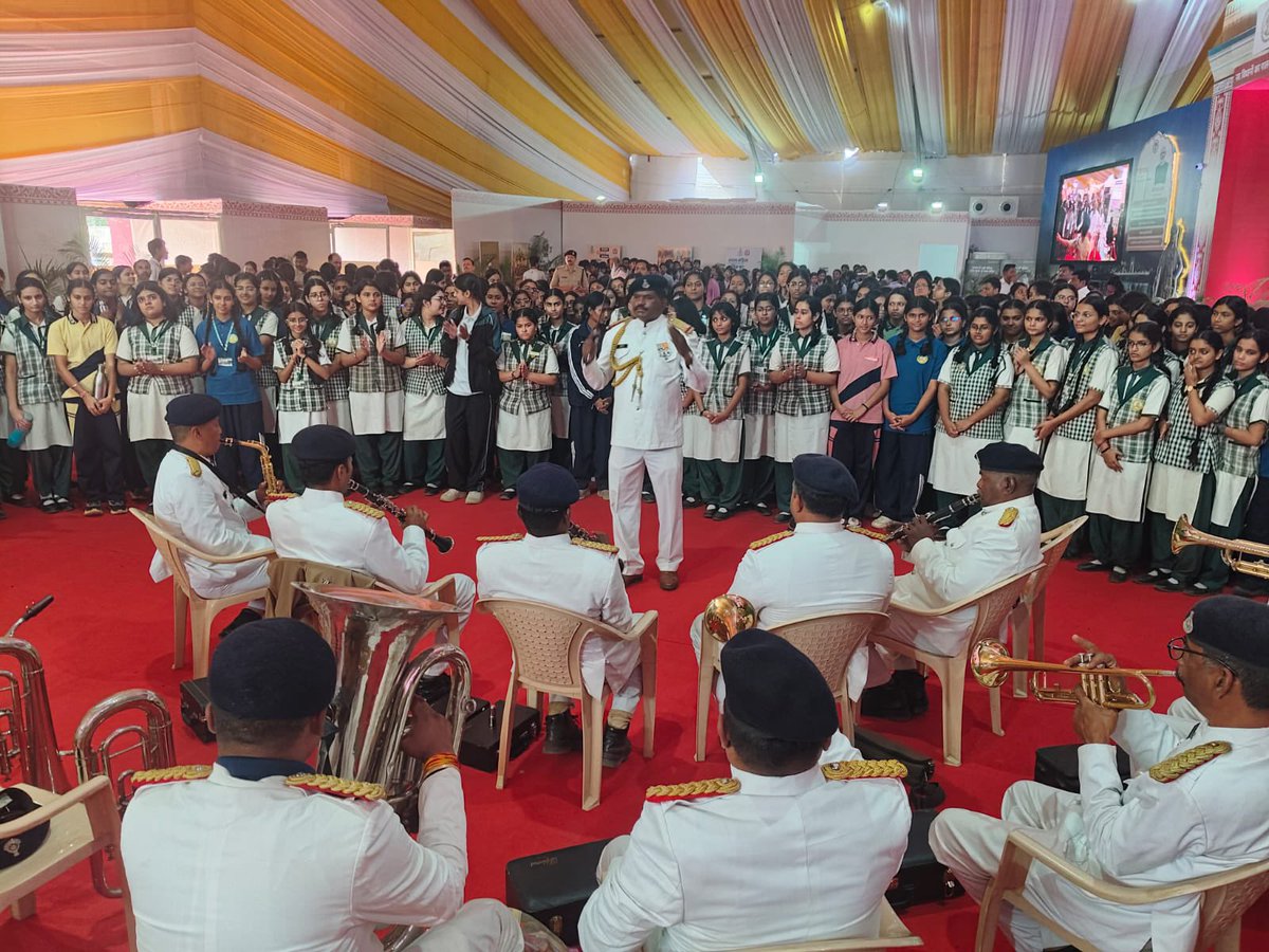 MPPoliceDeptt's tweet photo. अपराध स्थल से न्यायालय तक—जांच की पूरी प्रक्रिया का LIVE प्रदर्शन...

बीएचईएल दशहरा मैदान में 07 अक्टूबर तक चल रही प्रदर्शनी में Forensic Investigation, Mobile Forensic Units, FSL, DNA, Ballistics एवं e-Forensic 2.0 सहित आधुनिक पुलिसिंग की कार्यप्रणाली को करीब से जानने का अवसर। https://t.co/XCt6IB1P60