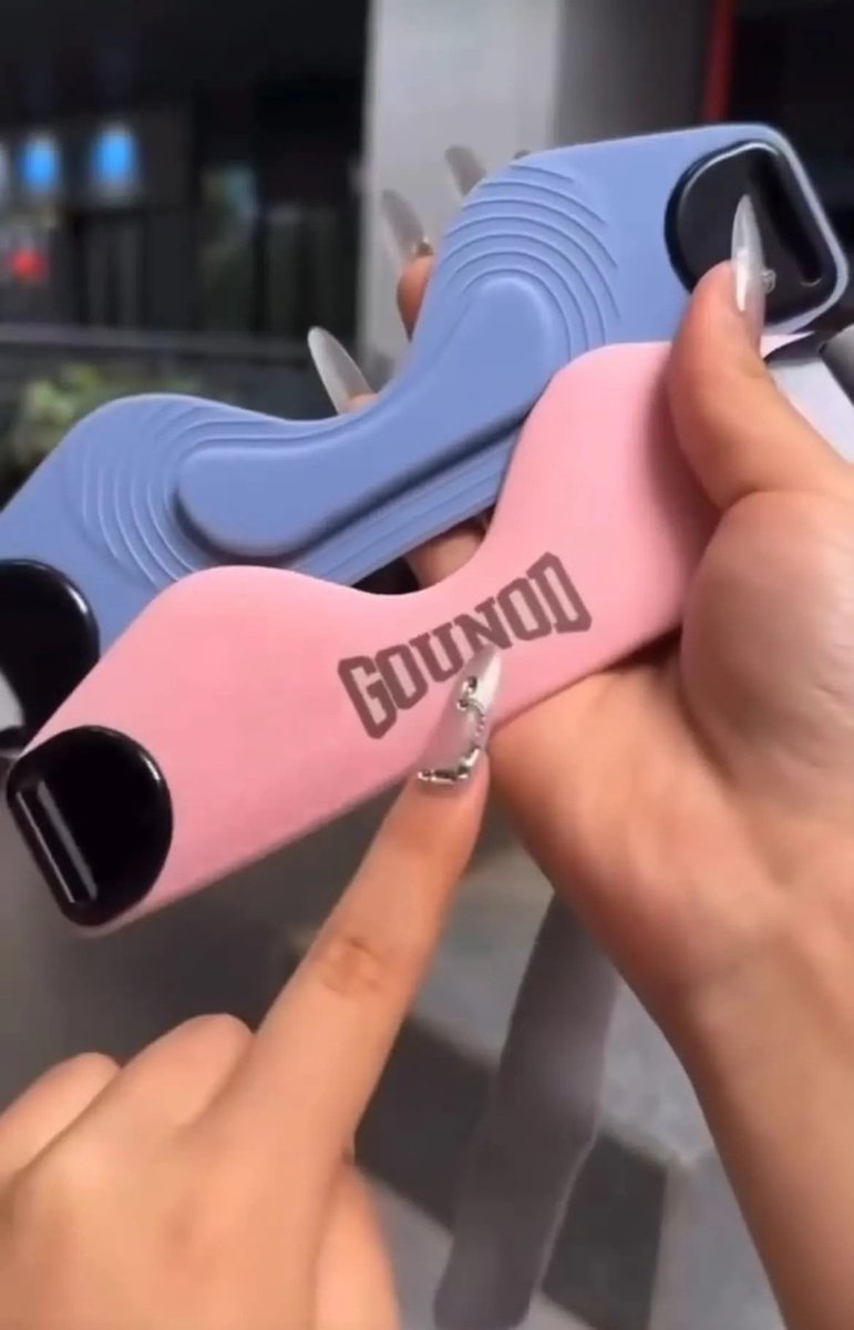 dasonle199's tweet photo. I wish I remembered the name of that physical therapy tech because finding this knee strap was an absolute miracle for me 😭✨ https://t.co/abGbJS2a3N