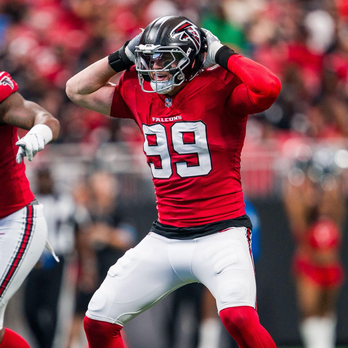 PFF's tweet photo. Total pressures this season

Falcons            87
Lions                 79
Vikings             72
Bills                   71
Panthers         70 https://t.co/8qCKf3iLAe