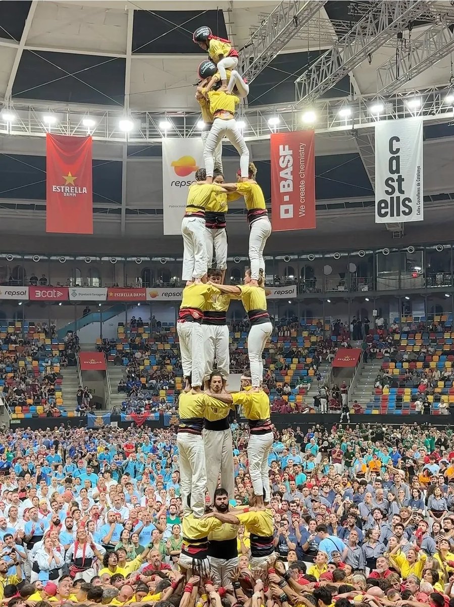 ElsGrocs's tweet photo. Tornem a la plaça dels braus de tgn per la porta gran!
El somni es va fer realitat, 32 anys després vam tornar a la tarraco arena per aixecar la nostra 1ra clàssica de 8 (2d7, 4d8, 3d8c) i acabar entre les 25 millors colles del país! 🚀
⬇️

#castells #castellers @concurscastells https://t.co/DATorlpMrw
