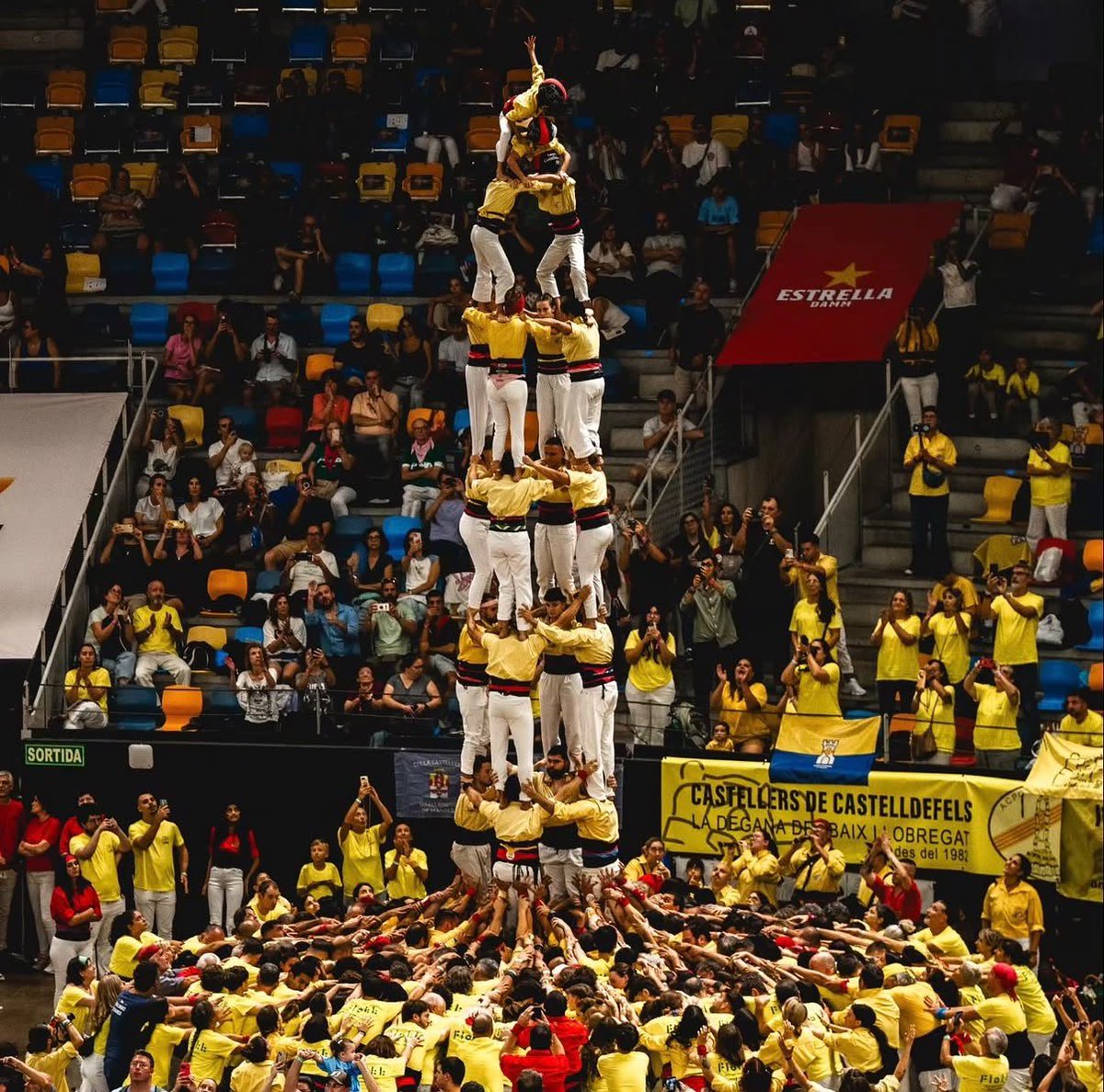 ElsGrocs's tweet photo. Tornem a la plaça dels braus de tgn per la porta gran!
El somni es va fer realitat, 32 anys després vam tornar a la tarraco arena per aixecar la nostra 1ra clàssica de 8 (2d7, 4d8, 3d8c) i acabar entre les 25 millors colles del país! 🚀
⬇️

#castells #castellers @concurscastells https://t.co/DATorlpMrw