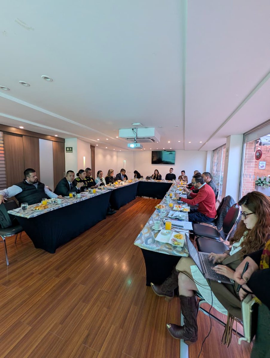 transparenciaco's tweet photo. En el marco del Proyecto de Ley 476 sobre protección a denunciantes, realizamos un desayuno de trabajo multiactor con representantes de entidades públicas, sector privado y organizaciones de la sociedad civil. https://t.co/sJXQUQwRCs
