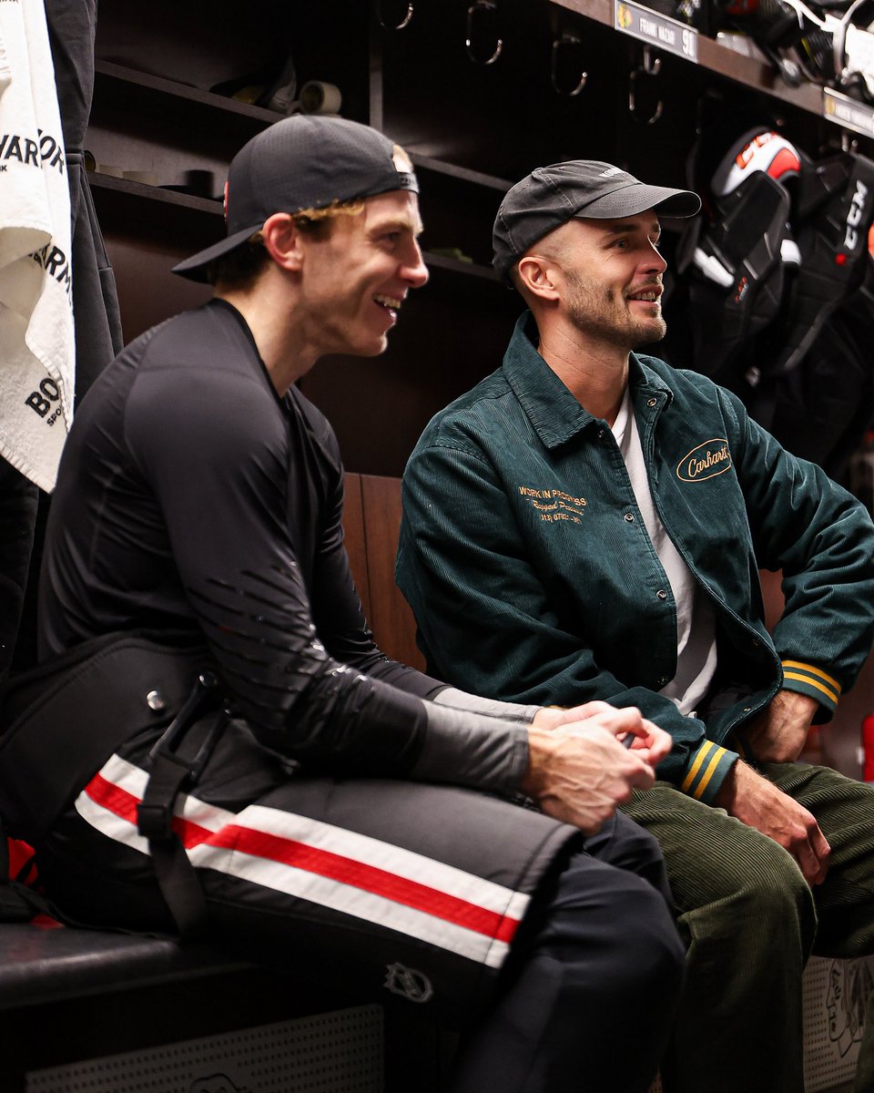 NHLBlackhawks's tweet photo. guys 🥹 https://t.co/ZVcEScPRxN
