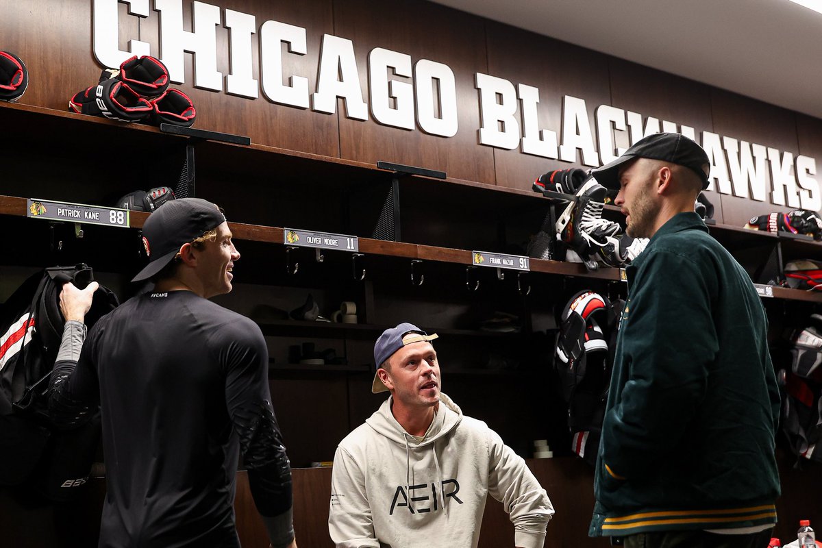 NHLBlackhawks's tweet photo. guys 🥹 https://t.co/ZVcEScPRxN