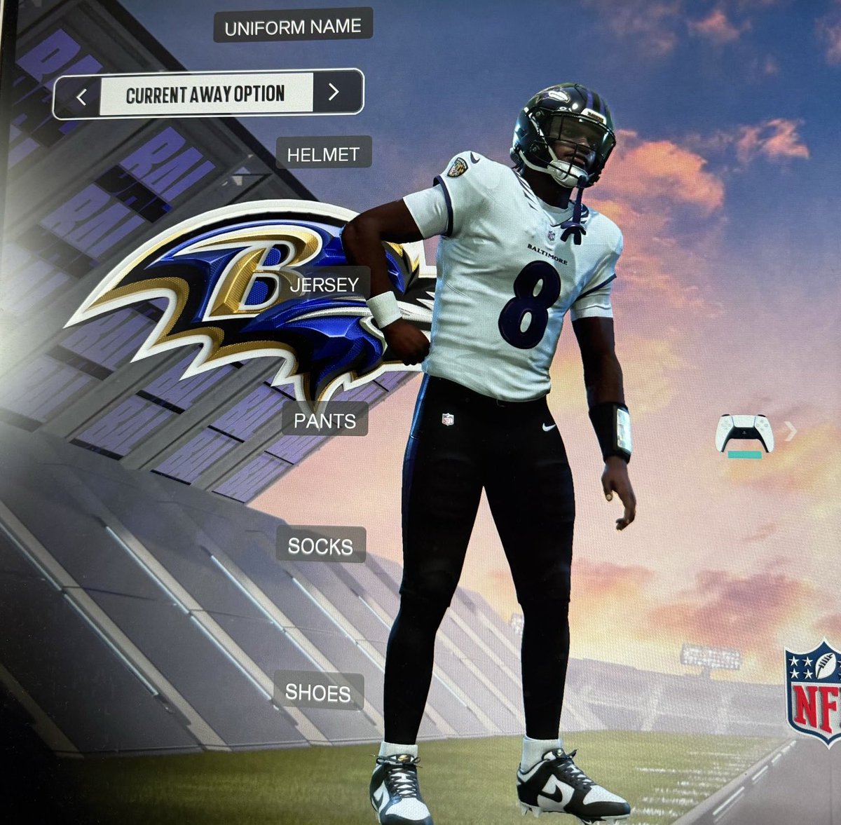Leo_is_Good's tweet photo. @Equipment_Guru  please check this uniform Online H2H, you cant select it and leads you to the main menu with a server error https://t.co/lRrFFitlAM