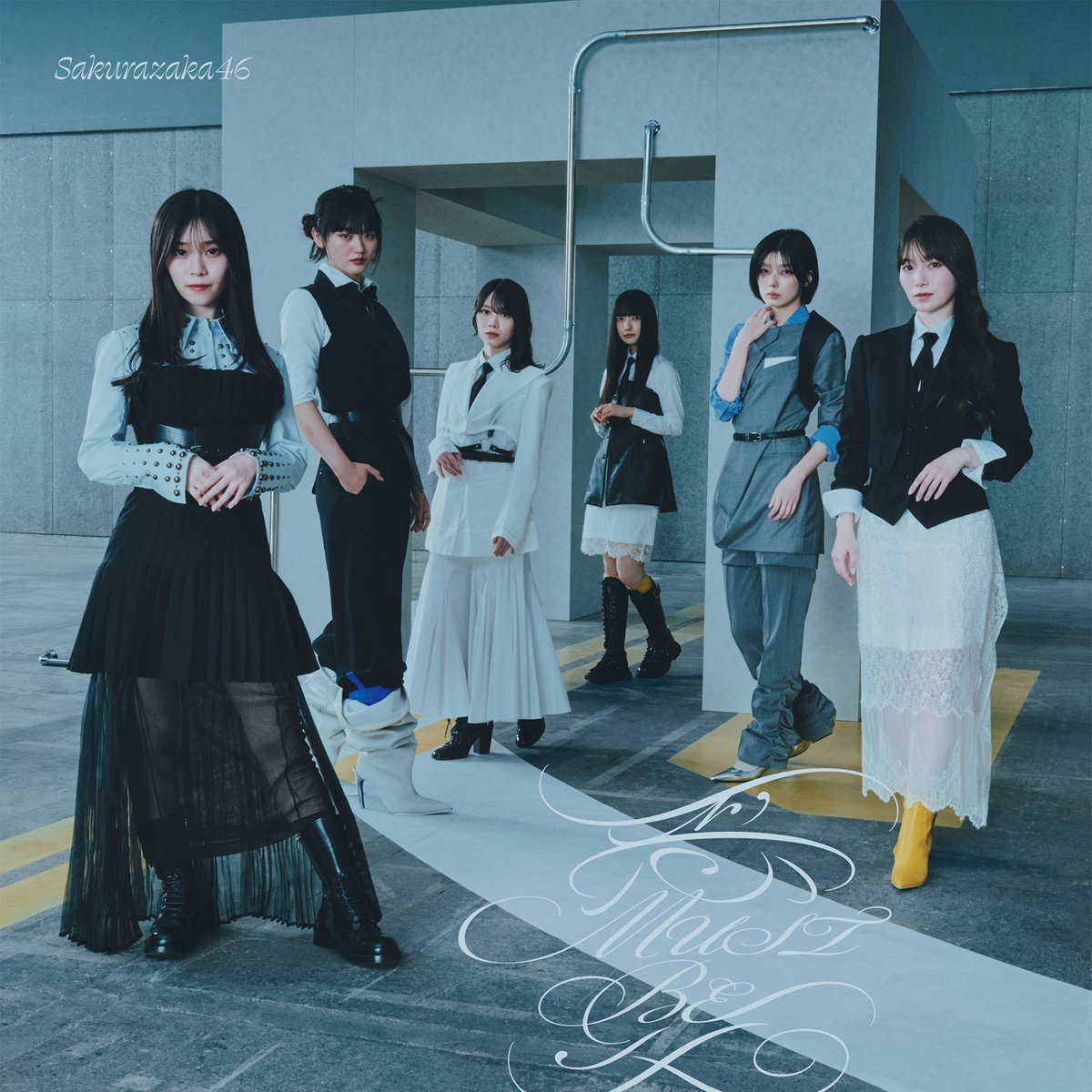 PopVerseMix's tweet photo. 🤍💚櫻坂46松本和子、お披露目トップバッターから1年半――“元ファン”が四期生の真ん中に立つまで

2025年4月、四期生の“1人目”として名前が明かされた千葉県出身の松本和子🌸
あの日から約1年半、ついに初センターの曲が届きました✨

🎻10年続けてきたバイオリンが特技。
そして加入前は、握手会やライブでペンライトを振る側だったという彼女。
憧れの先輩の背中を追いかけてきた“元ファン”が、いまはステージの真ん中へ💫

💚四期生曲「元凶」は、外の騒がしさから離れようとした主人公が、ノイズの出どころは自分の心の中だと気付いていく物語。
客席からステージへ、立つ場所を変えてきた彼女が背負う一曲です🎥

“見る側”を知っているからこそ届けられるものがある。
松本和子のここからの物語に注目👀✨

======
櫻坂46関連記事はこちら⬇️
https://t.co/3HW0pI8LeI

#櫻坂46 #松本和子 #わこ #四期生 #元凶 #愛MUSTBE #���くらざか46 #ポプバ