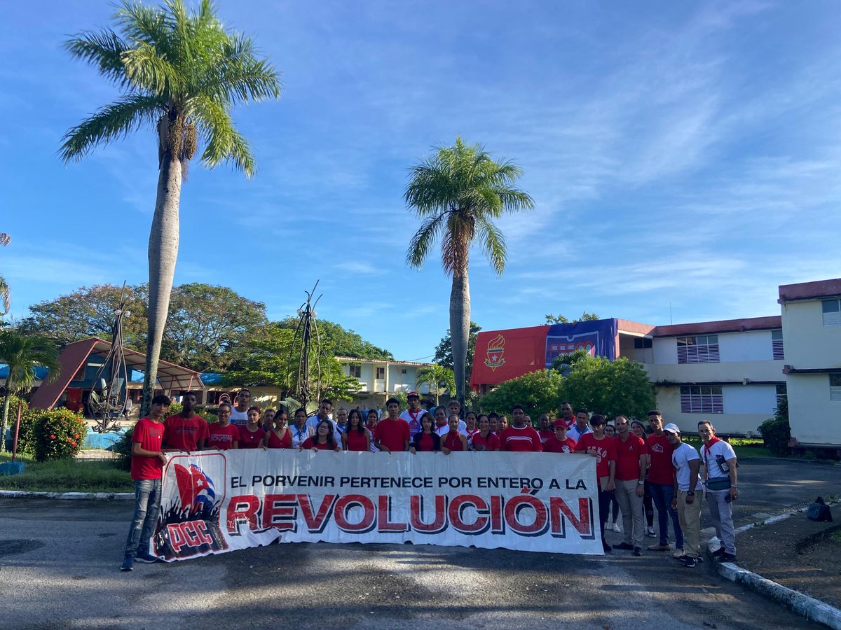 MaiteEscobarRi1's tweet photo. El porvenir pertenece por entero a la #Revolución. 
#CubaEstáFirme 
#LasTunas 
#UJCuba https://t.co/vE6fFMmkGw