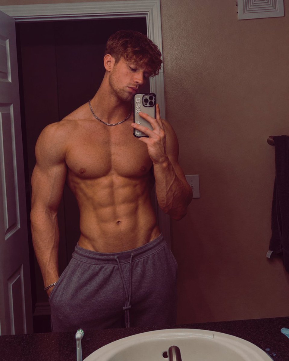 bigredbwc's tweet photo. —————  𝐎𝐬𝐤𝐚𝐫 𝐒𝐭𝐨𝐫𝐞𝐛𝐫𝐨𝐫. 💪🏻🇳🇴

leader of the Big Reds fraternity. strongest athlete in the college. as big as his ego. bully. right-wing. disgustingly hung. minority-fucker. completely unredeemable.

Speaks: 🇵🇹🇪🇦🇬🇧.  few limits  &amp;  taboo.  top and dominant. literate. https://t.co/oDzeeomCcE