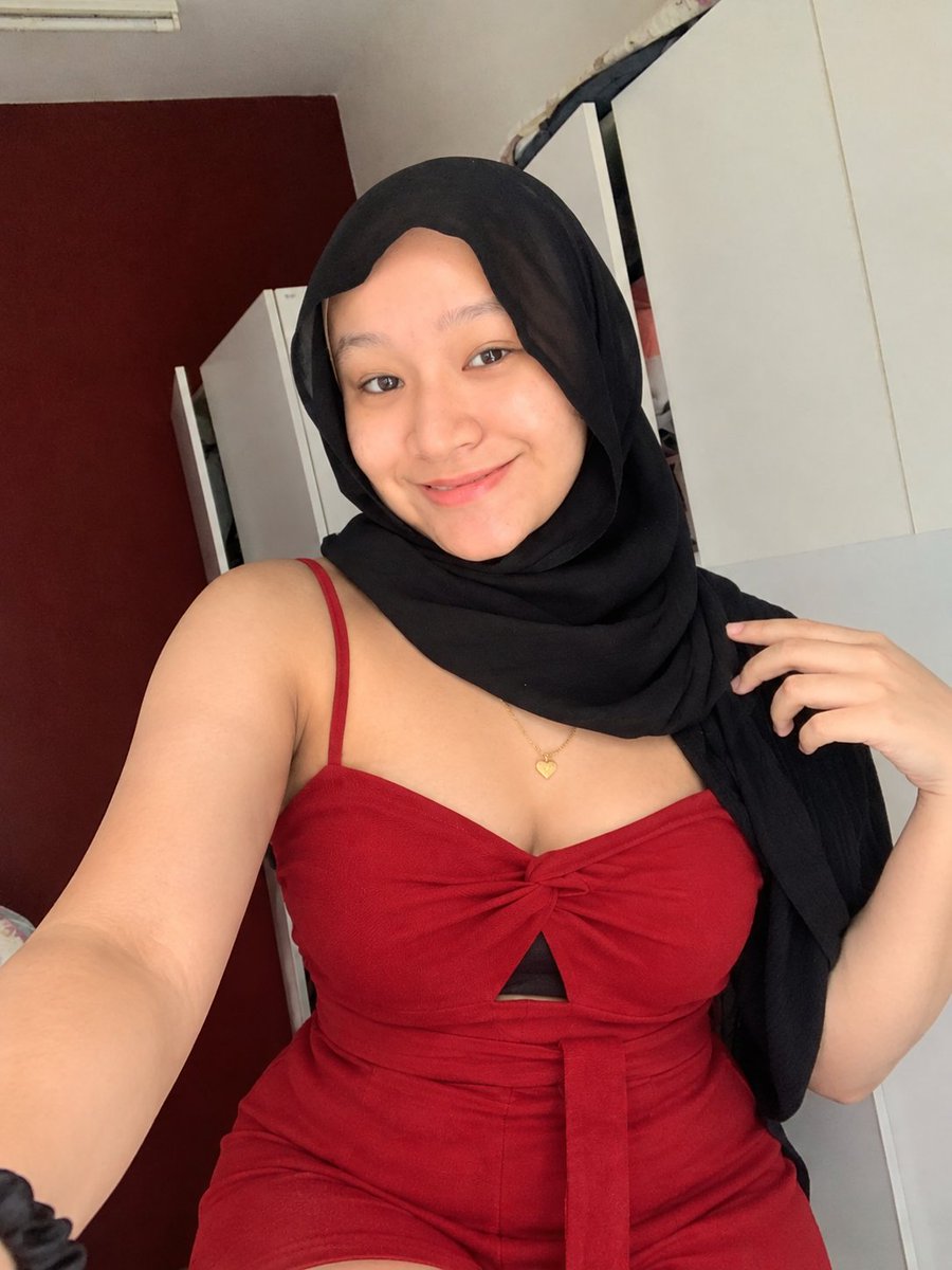 SarahKaran69's tweet photo. Yes I'm A Bull For Married Womens, Playgirls, Widow, Singlemom, Teens 🔞 + Only.. And Muslim Womens Here's My C*m In  🌸ssy Clip Of This Married Malay/Muslim Woman Paavo Koothi Kilinjiruchu.. https://t.co/MfVaVxZblx
