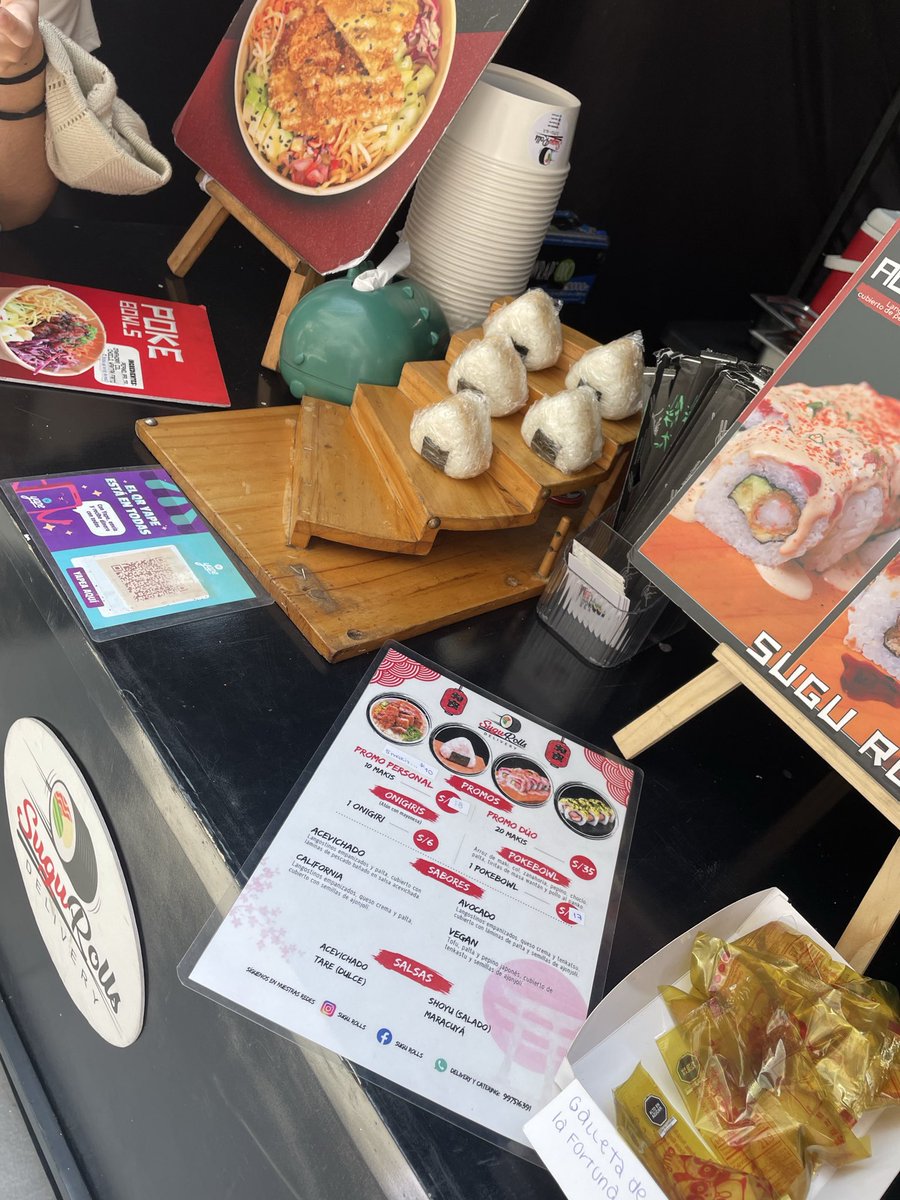 aleloveskoo's tweet photo. Están haciendo semana universitaria y trajeron puestos de comida, me compré un pokebowl amistades, la vida es buena 🧘‍♀️🧘‍♀️🧘‍♀️ https://t.co/NFYEXvzC0Z