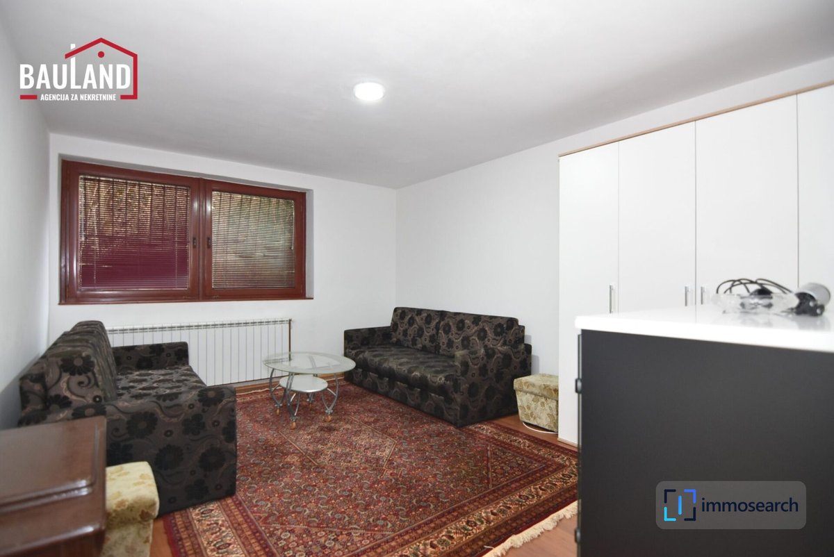 immo_aldin's tweet photo. Safvet-bega Bašagića in Medrese-Baščaršija: möblierte Zweizimmerwohnung mit 42m2 im Hochparterre, mit Wohnzimmer mit Küche und Essbereich, Schlafzimmer, Abstellraum und zentraler Gas-Etagenheizung. 700 BAM Miete.

Mehr erfahren: https://t.co/kYtHTg4akX

#Sarajevo #StariGrad https://t.co/03iHitS9M5
