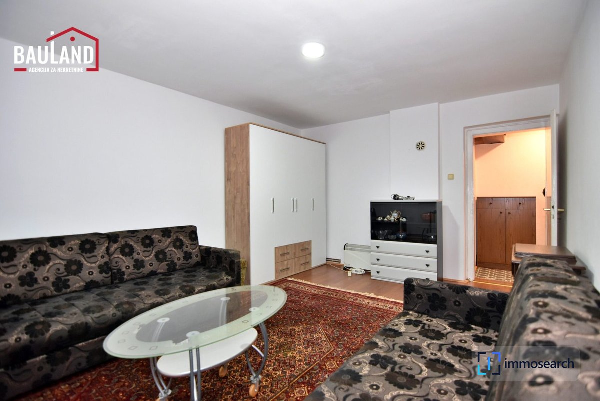 immo_aldin's tweet photo. Safvet-bega Bašagića in Medrese-Baščaršija: möblierte Zweizimmerwohnung mit 42m2 im Hochparterre, mit Wohnzimmer mit Küche und Essbereich, Schlafzimmer, Abstellraum und zentraler Gas-Etagenheizung. 700 BAM Miete.

Mehr erfahren: https://t.co/kYtHTg4akX

#Sarajevo #StariGrad https://t.co/03iHitS9M5