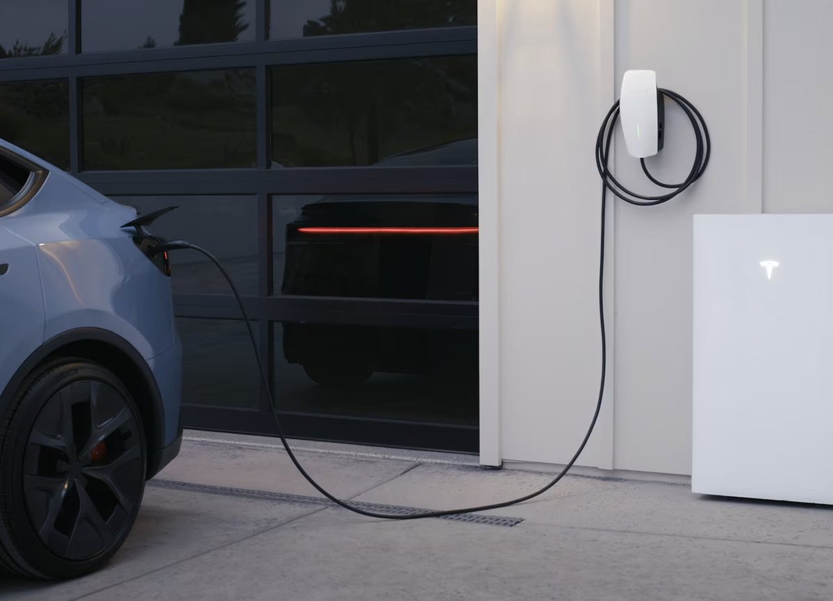 SawyerMerritt's tweet photo. Tesla has just officially introduced Powershare Home Backup for new Model 3 and Model Ys with Powerwall 3 (orders October 1, 2026 or later).

Model 3 and Model Y vehicles can extend your backup duration by over 2 days. For homes equipped with Powerwall 3 and Wall Connector, no additional equipment is required.

Powerwall 2 and Powerwall+ support is coming soon. Compatibility with Powerwall is enabled via over-the-air update.

Learn more: https://t.co/BIxvf7H8Hs