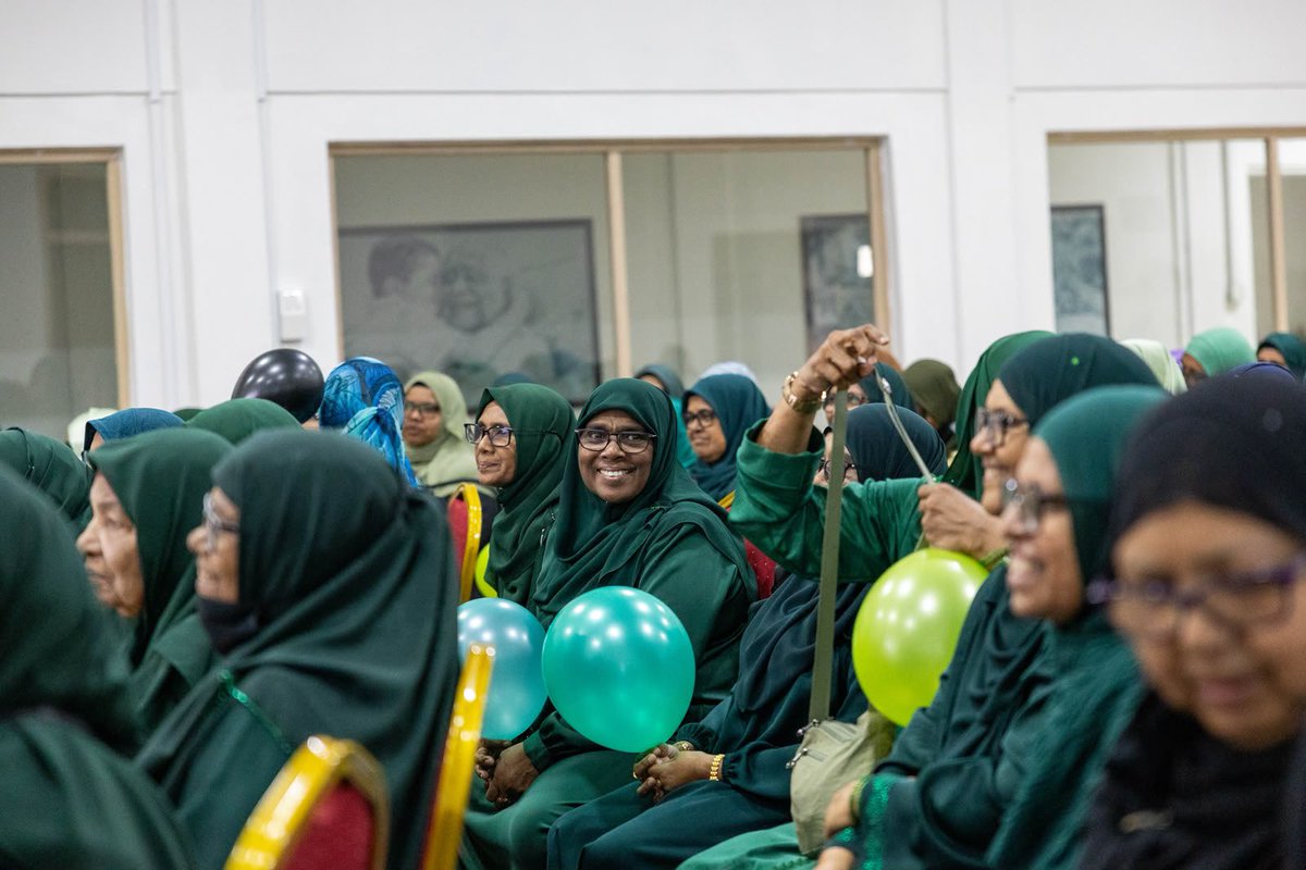 SFdevelopmentMV's tweet photo. ދުނިޔޭގެ ނަފްސާނީ ޞިއްޙަތުގެ ދުވަސް ފާހަގަކުރުމުގެ ގޮތުން، ނޭޝަނަލް މެންޓަލް ހެލްތު ޑިޕާޓްމަންޓާއި، ހުޅުމާލެ ހޮސްޕިޓަލް އަދި އޭޖްޑް ކެއާ މޯލްޑިވްސް ގުޅިގެން ޚާއްޞަ ޙަރަކާތެއް ކުރިއަށް ގެންގޮސްފިއެވެ.
@HMH_mv 
@AgedCareMv https://t.co/tWRQCzHQsy