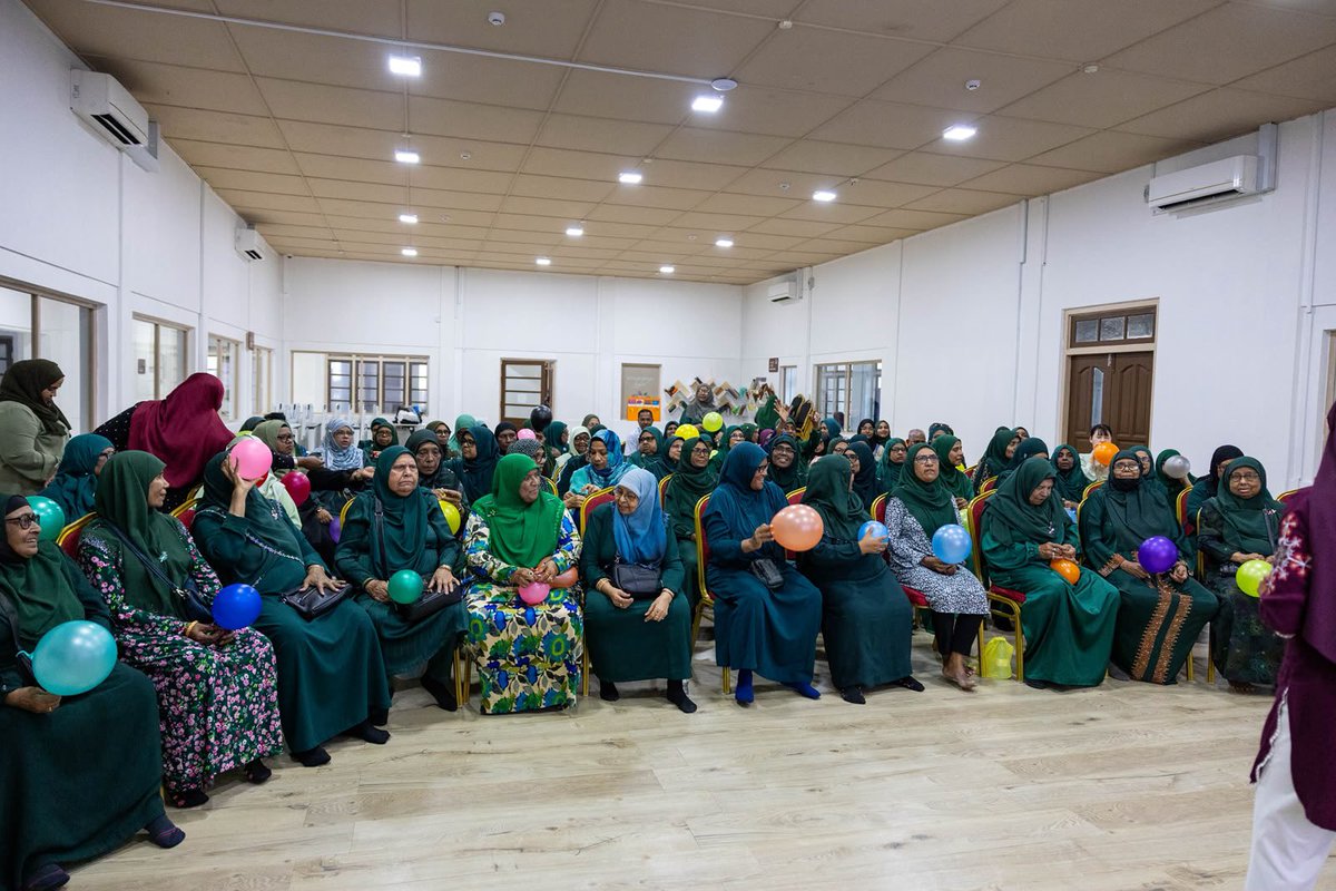 SFdevelopmentMV's tweet photo. ދުނިޔޭގެ ނަފްސާނީ ޞިއްޙަތުގެ ދުވަސް ފާހަގަކުރުމުގެ ގޮތުން، ނޭޝަނަލް މެންޓަލް ހެލްތު ޑިޕާޓްމަންޓާއި، ހުޅުމާލެ ހޮސްޕިޓަލް އަދި އޭޖްޑް ކެއާ މޯލްޑިވްސް ގުޅިގެން ޚާއްޞަ ޙަރަކާތެއް ކުރިއަށް ގެންގޮސްފިއެވެ.
@HMH_mv 
@AgedCareMv https://t.co/tWRQCzHQsy