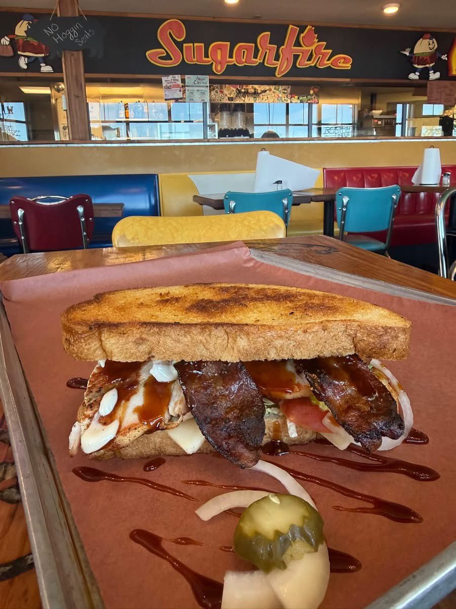 SugarfireWashMo's tweet photo. Brisket Cheesesteak Tots —— #bbqpitmaster brisket, grilled peppers & onions, nacho cheese. All on a boat of tots.
https://t.co/kAkMO1wt4h
☎️636-432-5550
Lunch Club —— #smoked turkey breast, bacon, pepper jack cheese, lettuce, tomato, onions, pickles, lemon aioli, Honey Badger. https://t.co/Kir0Ng886l