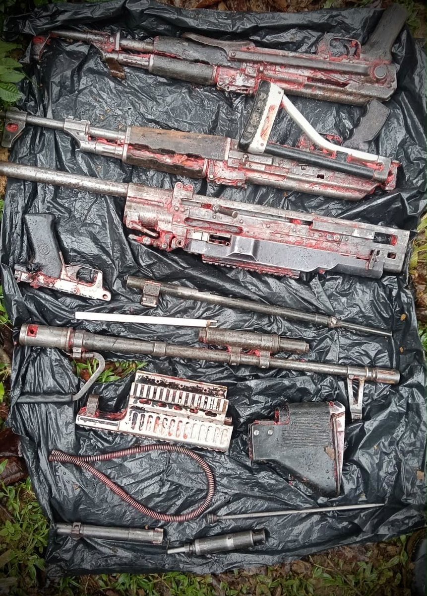 Ejercito_Div6's tweet photo. #ContundeciaOperacional Capturada alias ‘La Morocha’, presunta cabecilla seudopolítica de la Estructura Rodrigo Cadete.
En una operación conjunta y coordinada, el Ejército Nacional, la Fuerza Aérea Colombiana y la Policía Nacional capturaron en Cartagena del Chairá, Caquetá, a esta mujer, quien sería señalada de participar en acciones de extorsión, homicidio, secuestro y reclutamiento de menores.
Durante la operación fueron capturadas otras dos personas y se incautaron 3 armas de fuego y 4 celulares.
Este resultado afecta las capacidades de mando, control y financiación de esta estructura criminal, y contribuye a proteger a las comunidades del Caquetá. 🇨🇴