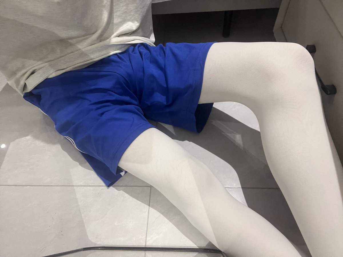 rf38wf's tweet photo. 我的国庆要结束了….🥹
#白丝 #连裤袜 #男生 https://t.co/QECKlUR6e4