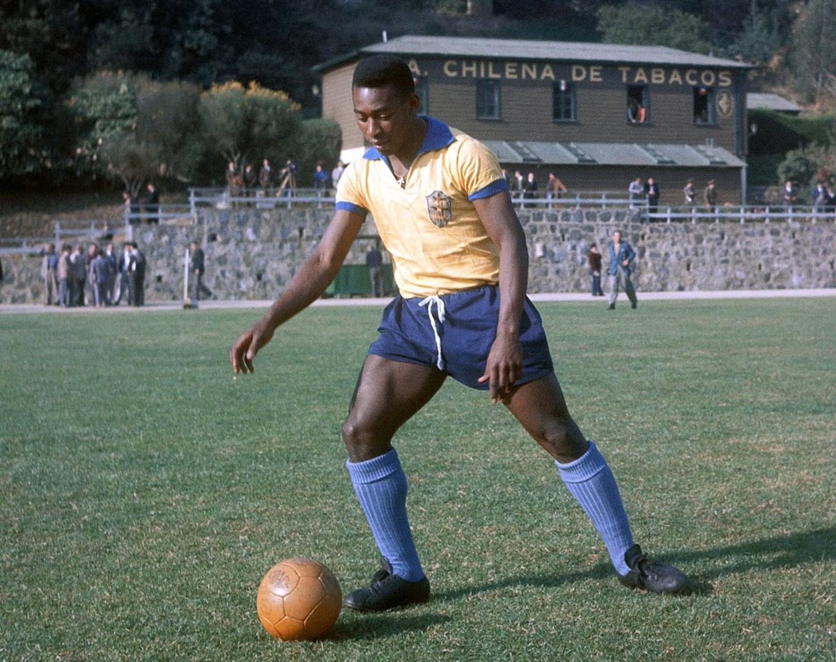 crxxnaldo's tweet photo. Pelé [1962]

• 🏟️ 40 games
• ⏱️ 3,493 minutes
• ⚽️ 54 goals (1.39 G/90)
• 🅰️ 31 assists (0.80 A/90)
• 🔒 85 G+A (2.19 G+A/90)

• 👟 48 NPG (1.24 NPG/90)
• ⚡️ 79 NPG+A (2.04 NPG+A/90) https://t.co/OruLmEXRNQ