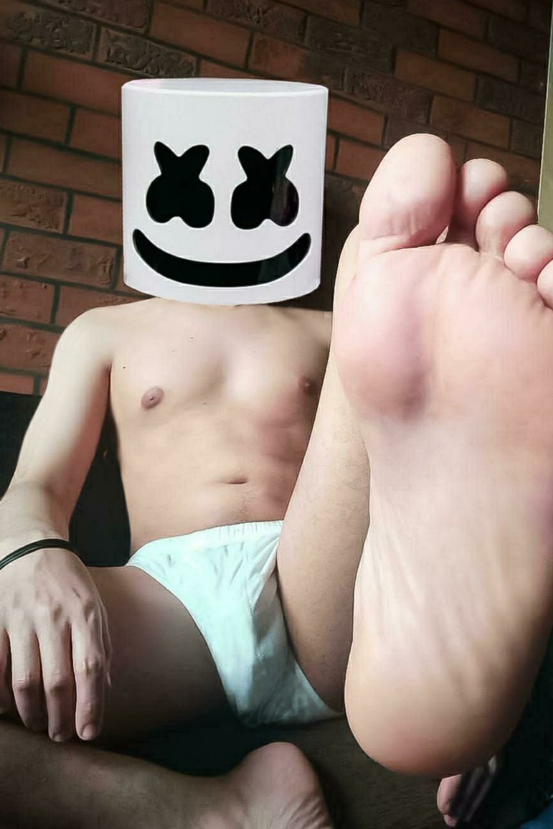 CutiePatoo52803's tweet photo. come kiss and lick my feets π£π½
.
#gay #feets #fetish #menfeet #menfeets #chudai #wataa #nsfw #gayarab #arab #bigdick #cuteboys #marocbite #sexymen #gaybi #moroccandick #moroccodick #groszob #grossbite #rebeu https://t.co/pTLhOJ6OzJ