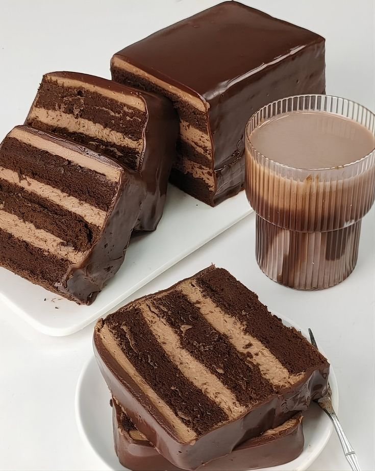 TastyBitesX's tweet photo. Satisfying the sweet cravings today. 🍰✨ https://t.co/dwAuhIWPmY