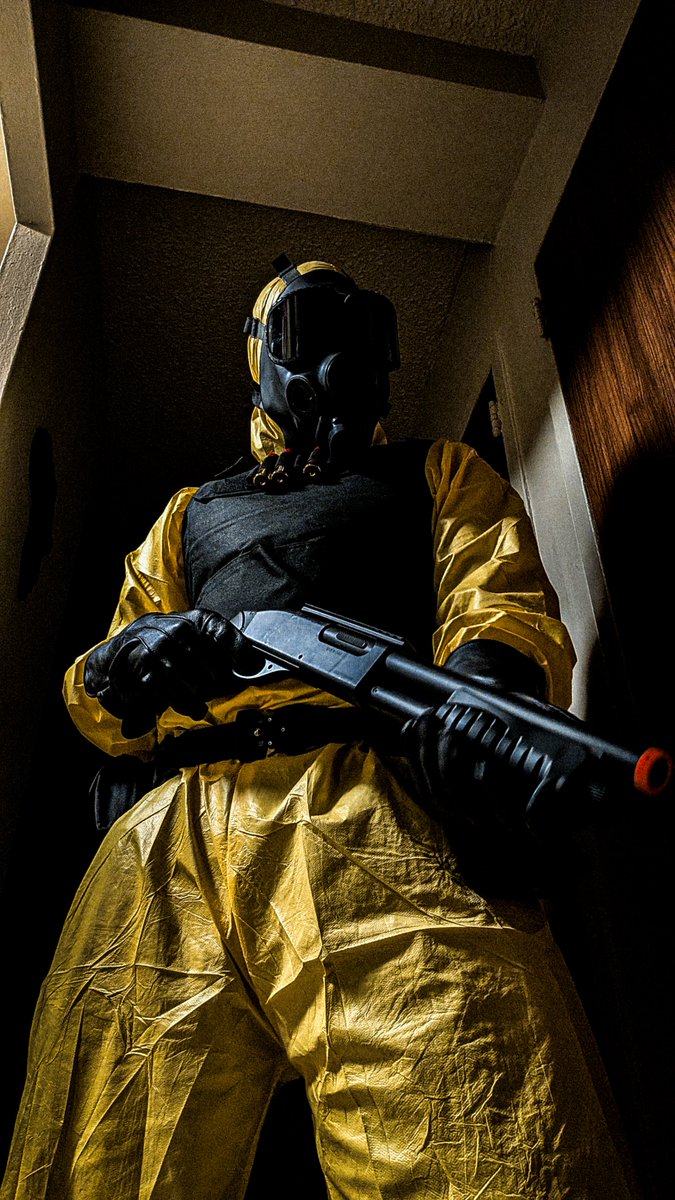HazeWritesStuff's tweet photo. When you get called for the dirty jobs that bleach won't fix.

Or into the Backrooms. https://t.co/y3BfEE7zas
